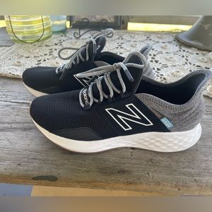 Size 9 Women’s Fresh Foam Roav V1